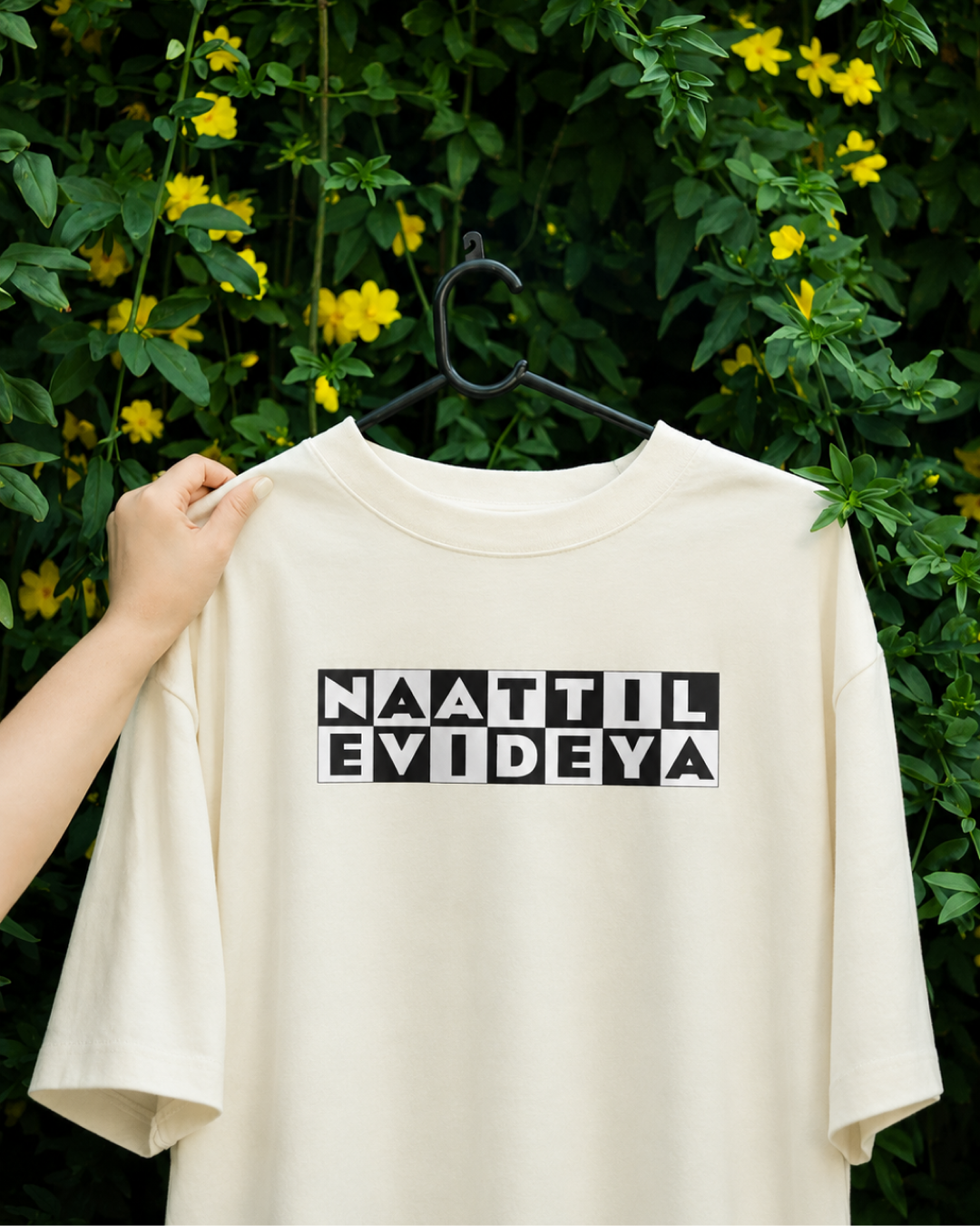 Naattil Evideya